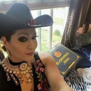 Meet your Posher, Nina